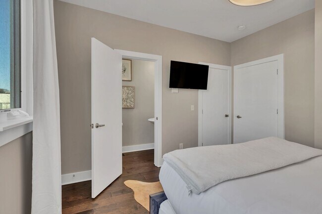 Building Photo - Nashville Skyline Retreat