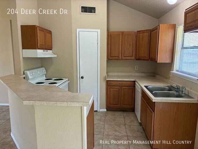 Building Photo - 204 Deer Creek
