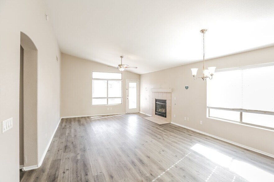 Building Photo - 13324 W Maui Ln