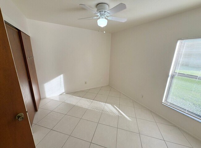 Building Photo - 1st Floor Apartment with Pool, Tennis Court & More in North Fort Myers