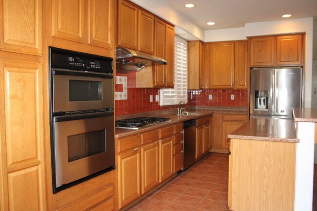 Building Photo - 524 Rosewood Ln