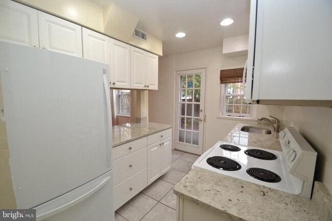 Building Photo - 3546 S Utah St