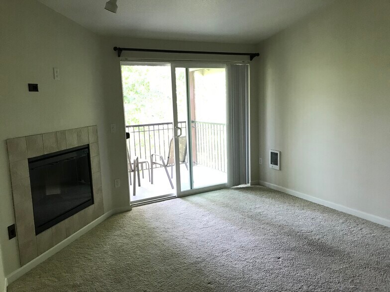 Large living room - 730 NW 185th Ave