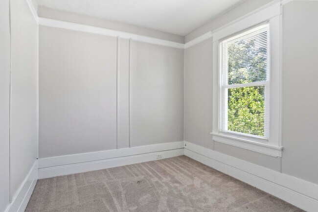 Building Photo - 740 29th St