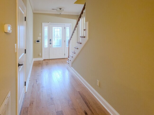 Building Photo - Knoxville 37931 - 4 bedroom 2.5 bath - call Ryan Fogarty 865-333-4840