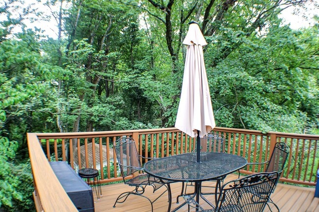 Building Photo - Furnished 2-bedroom / 1-bath