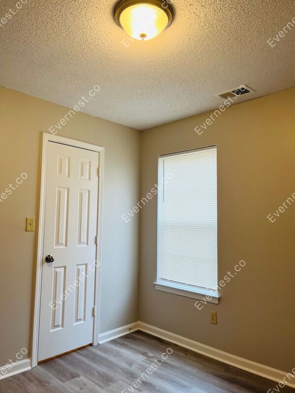 Building Photo - 7091 Hampton Dr