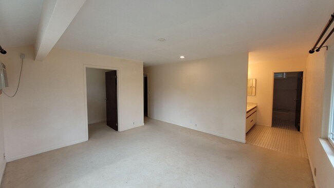 Building Photo - Spacious 5 Bedroom 3 Bath Duplex House w/ 2 car Garage and Gated Driveway in Mililani