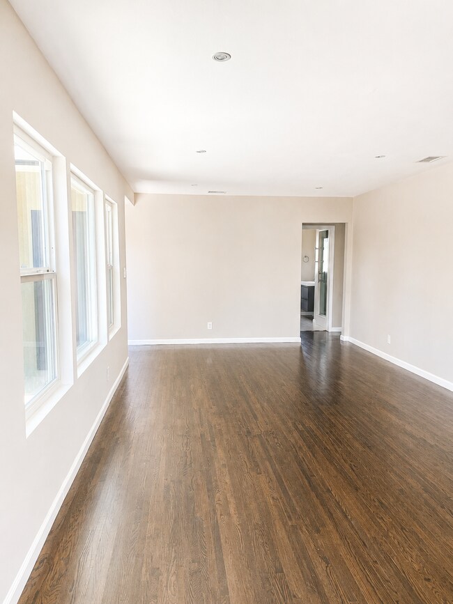 Building Photo - 9942 Bevis Ave