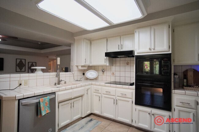 Building Photo - FULLY FURNISHED, Beautiful Home Located In Rosedale Area!