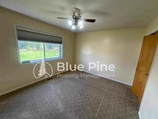 Building Photo - 1077 E 1300 N