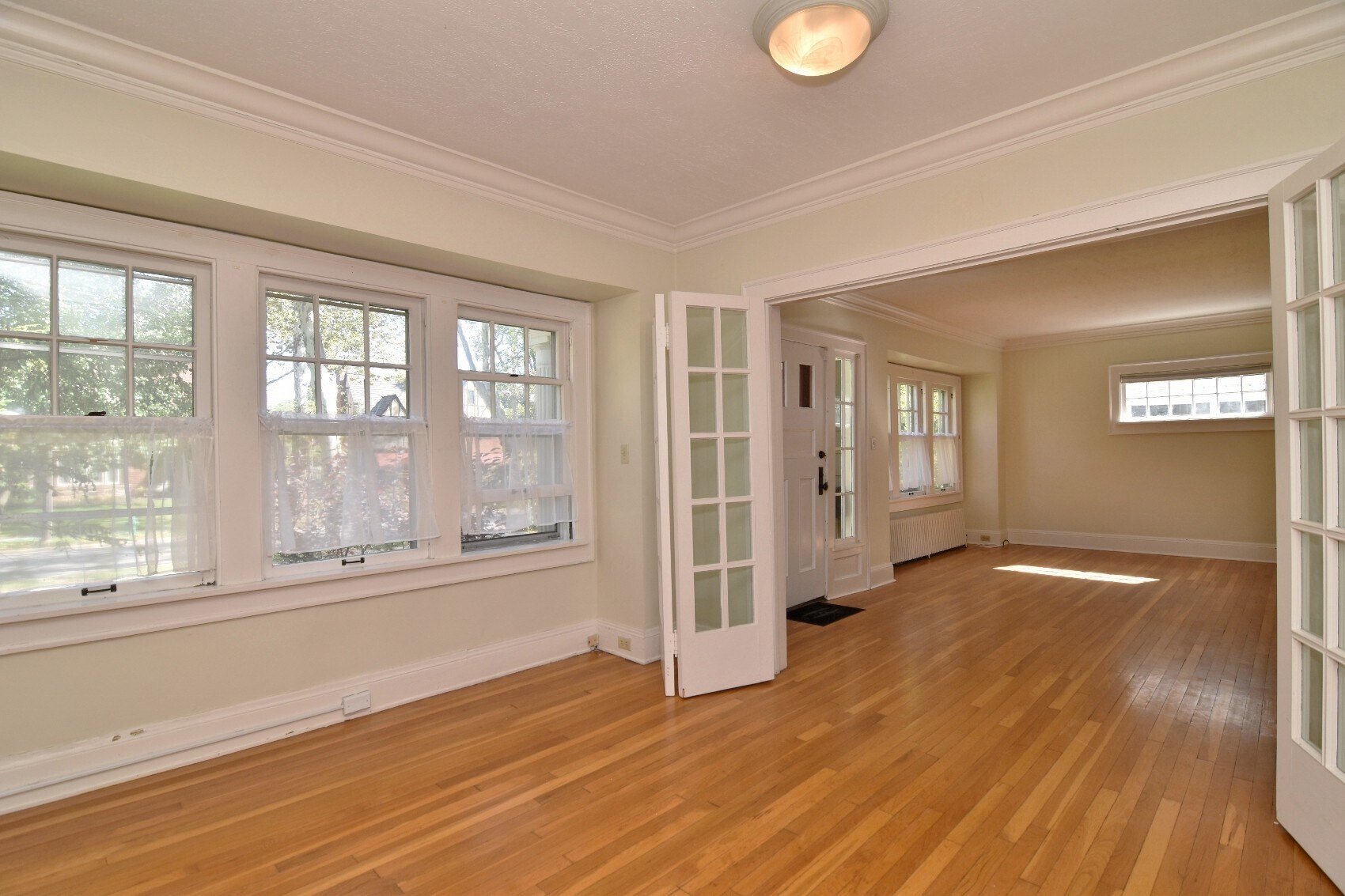 Family Room - 3180 Chadbourne Rd