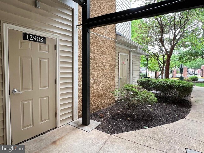 Building Photo - 12905 Centre Park Cir