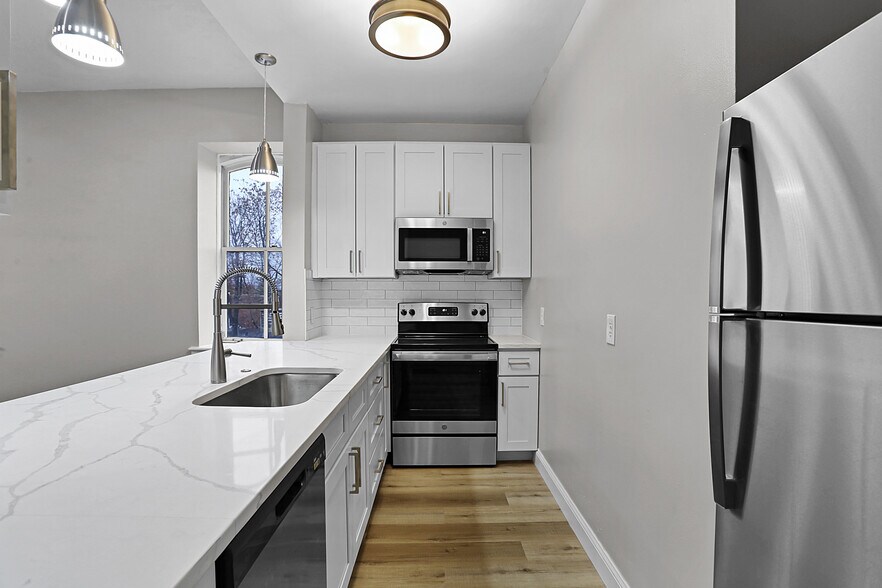 Building Photo - 2022 S 11th St