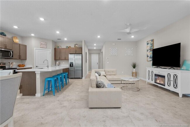 Primary Photo - 4491 NW Oakleaf Ct