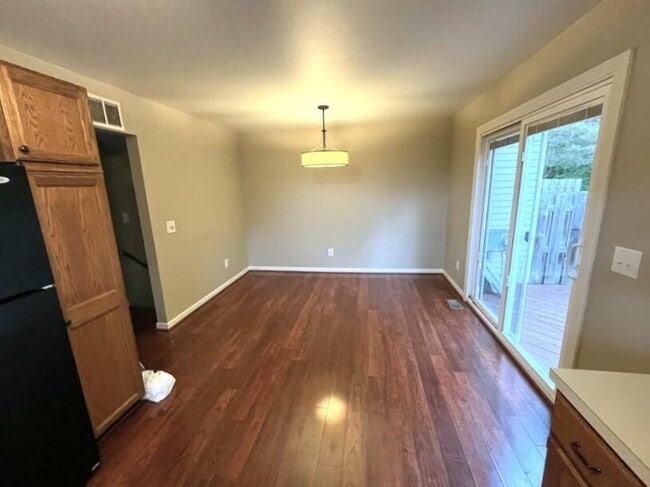 Building Photo - 3456 Burbank Dr