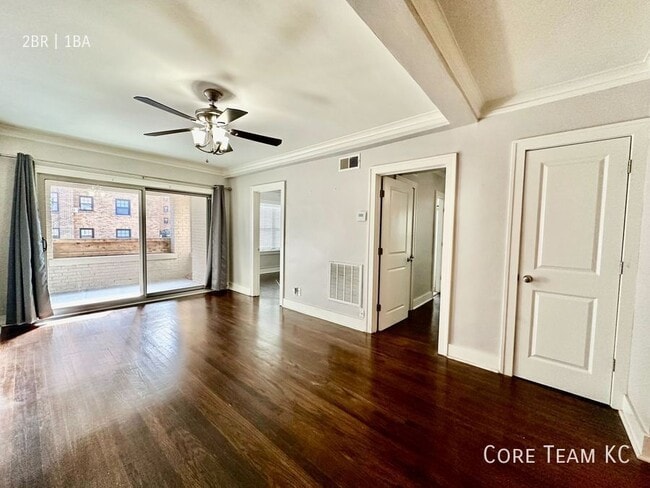 Building Photo - 710 W 48th St