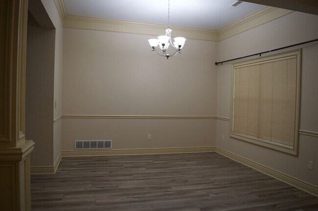 Building Photo - Marvelous 3 Bedroom House In Mill Creek Ma...