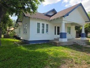 Building Photo - 101 Hackberry St