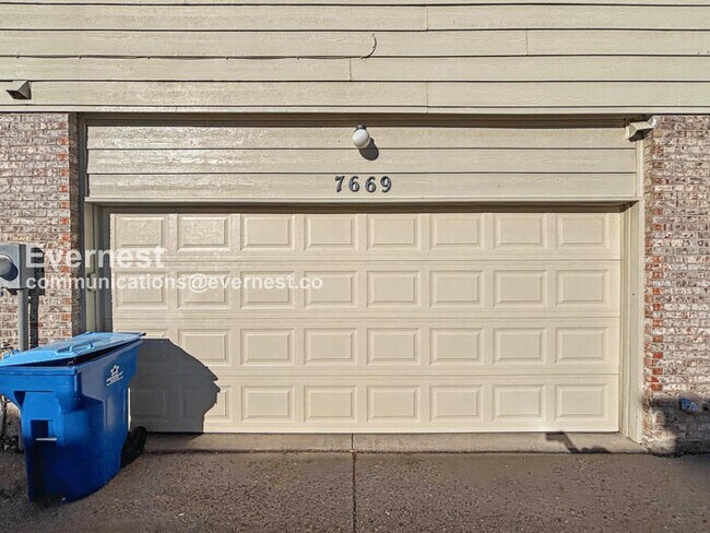 Building Photo - Comfort Meets Community in Centennial with 2 Car Garage / 3 beds & 3 baths / Coming Soon!