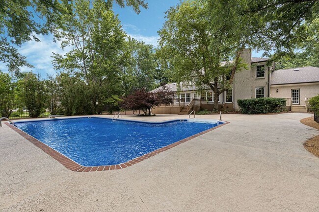 Building Photo - AVAILABLE NOW-- 4-Bed/5-Bath in the heart ...