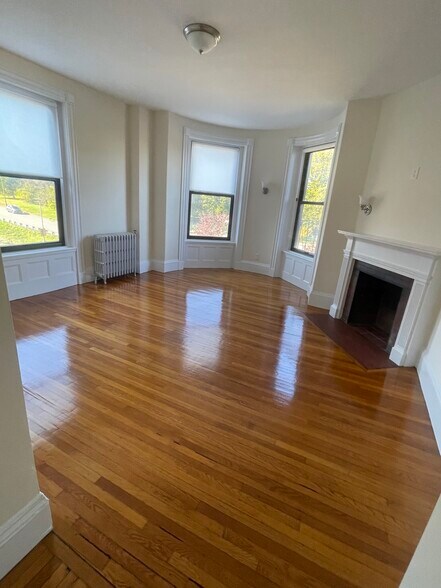 Building Photo - 504 Beacon St