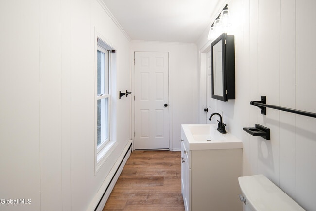 Building Photo - 37 Undine St