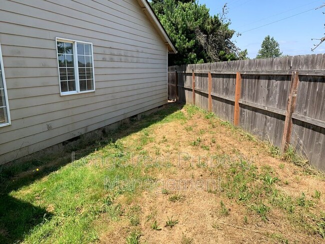 Building Photo - 3044 NE Glacier Way