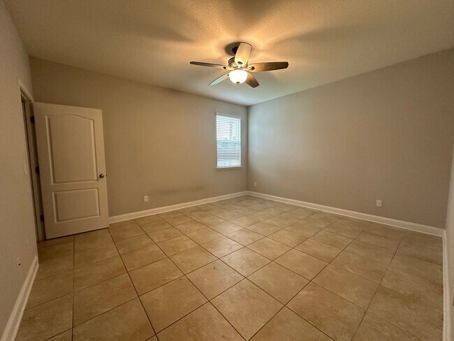 Building Photo - Large Home at Work Golf Village