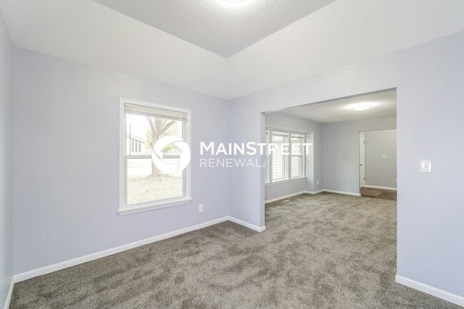 Building Photo - 4 Bedroom Pet-Friendly Home in Overland Park, KS with Main Street Renewal