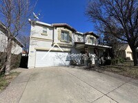 Building Photo - Spacious 4bd/2.5ba Rocklin Home with 2 Car...