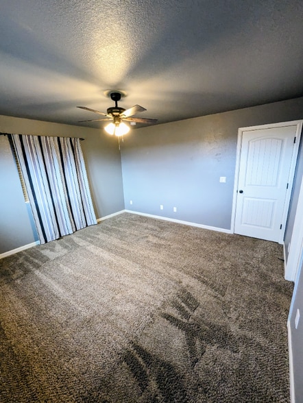 Building Photo - 246 Primrose Dr