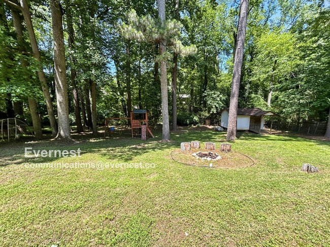 Building Photo - 1584 Camelot Cir