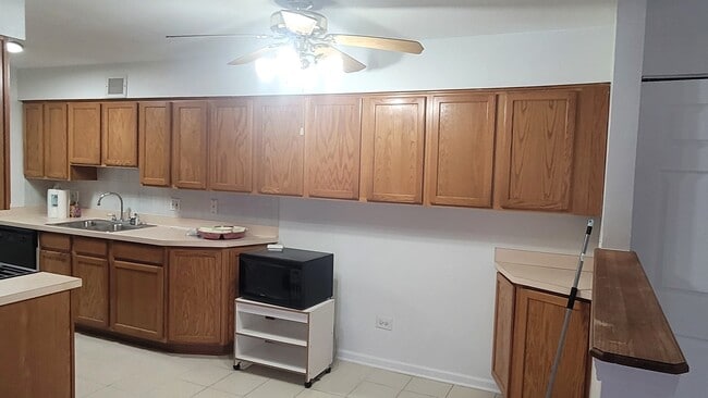 Building Photo - 1603 N Windsor Dr