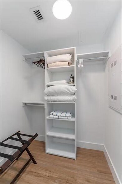 Building Photo - 460 NE 5th St