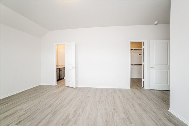 Building Photo - 305 Pronghorn Dr