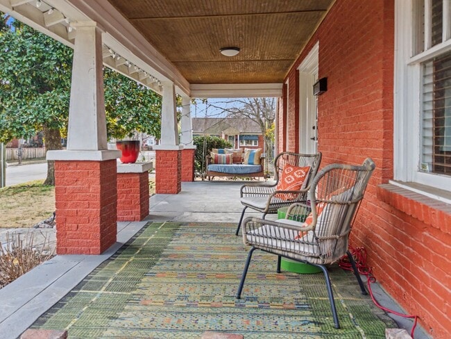 Building Photo - Rare historic East Nashville bungalow for rent; 4 Beds 3 Baths, 1,806 SqFt, fenced yard