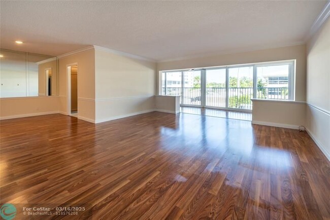 Building Photo - 3101 NE 47th Ct