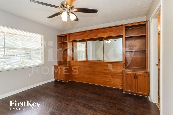 Building Photo - 705 Vincent Dr