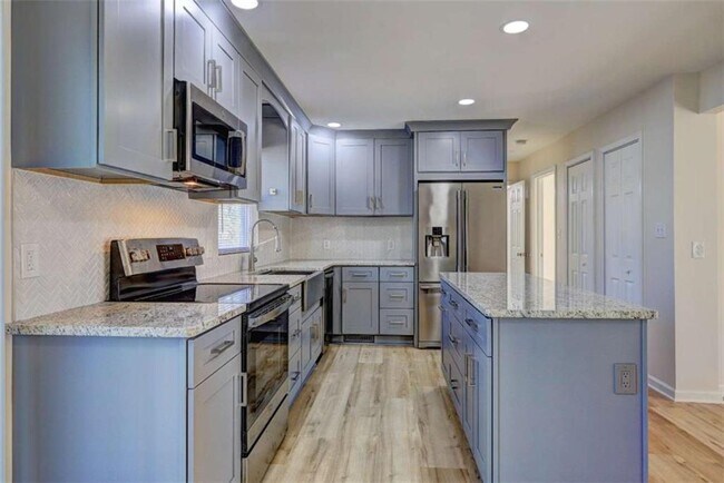 Building Photo - 95 Pine Grove Cir