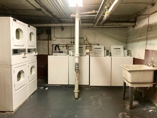 Building Photo - 114 Albemarle Rd