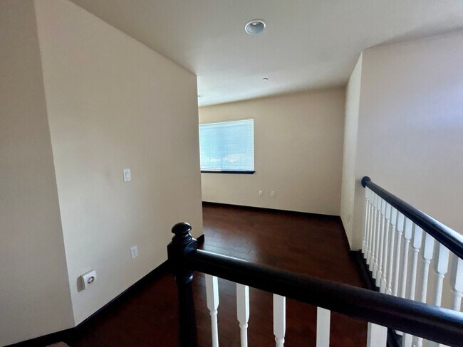 Building Photo - Gorgeous 4 bed 2.5 bath Marysville home