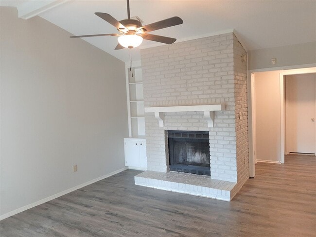 Building Photo - Adorable 2-Bedroom, 2-Bath Townhome Near A...