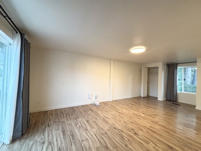 Building Photo - 11299 Woodhill Dr