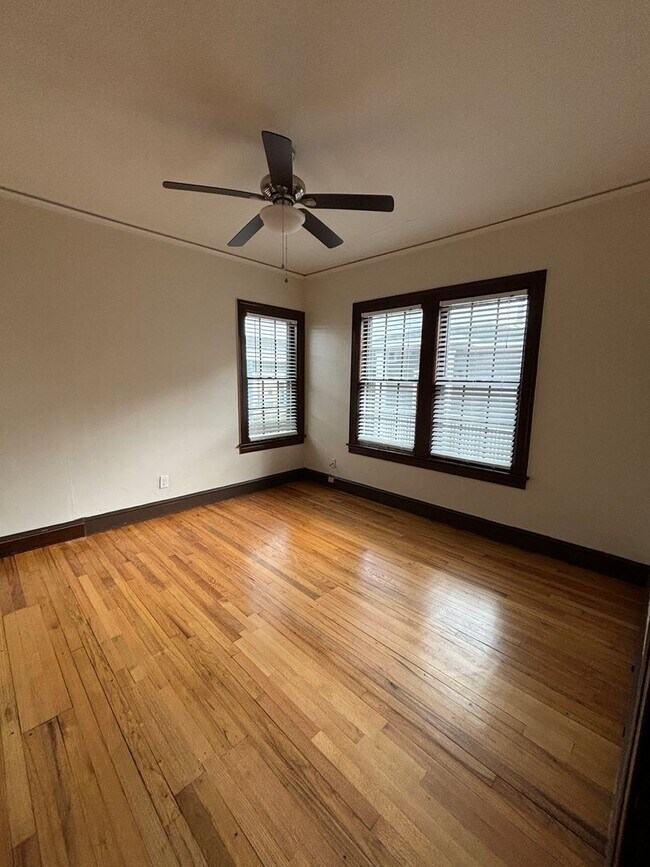 Building Photo - FALL 2026!!! Historic Woodbury Row 4 Bedro...