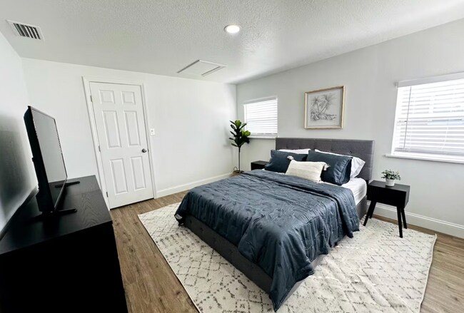 Building Photo - 401 E Jersey St