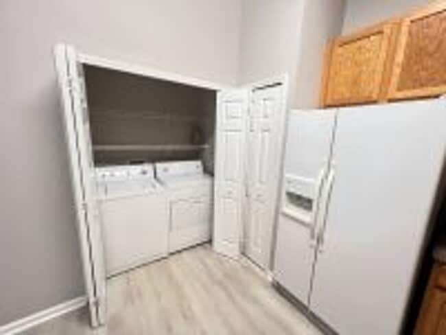Building Photo - Charming 2-Bed, 2- bath Townhouse for Rent
