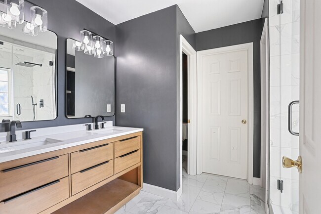 Building Photo - 204 Birch Dr