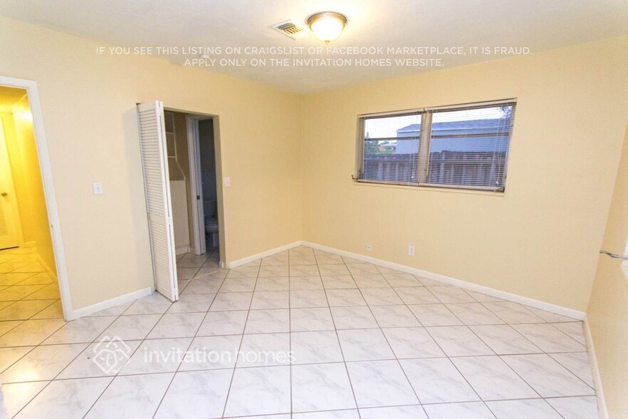 Building Photo - 108 NW 45th Ave
