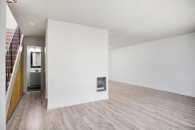 Building Photo - 490 Auburn Way
